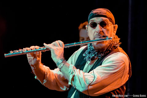 Ian Anderson playing the flute  Jethro tull, Musica contemporanea, Rock  clásico